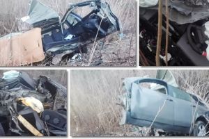 Scene de coşmar după un accident, în Timiş. Un tânăr în stare gravă şi o maşină ruptă în bucăţi