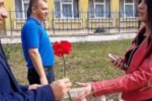 De 8 Martie, sute de garoafe! De la primarul Torma!