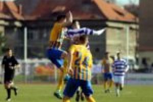 Ratările şi gafele de portar costă: ASU Politehnica, învinsă şi de Aerostar Bacău!