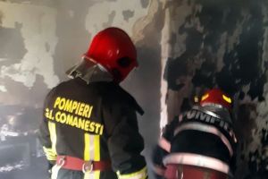 Incendiu la Dărmăneşti: O femeie a murit [VIDEO]