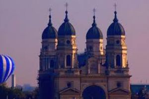 Mitropolia Iasi, din nou in mijlocul unui scandal. Un preot a fost prins în pat cu amanta. Ce a făcut nevasta