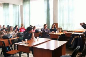 FOTOGALERIE. Scriitorul Vida Gábor, la Liceul Tehnologic „Gheorghe Șincai“, o premieră atât pentru invitat, cât şi pentru elevi