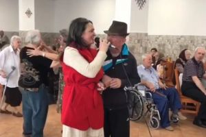 Martisoare muzicale oferite rezidentilor Caminului pentru Persoane Varstnice din Constanta 