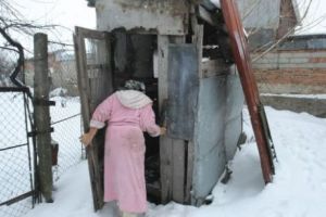 Guvernul vrea amenzi pentru WC-urile din fundul curţii. Câte persoane au aces la canalizare în România