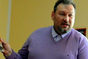 Carte despre inspectorii şcolari lansată la Deda