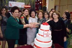 Mai regina decat floarea / Doar femeia poate fi…“: Sarbatoare cu multa voie buna, pentru doamnele si domnisoarele din Cumpana (galerie foto) 