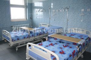 Care este numarul total de paturi din spitalele constantene aprobat de Ministerul Sanatatii  