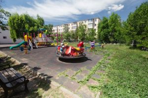 Primăria va moderniza încă 73 de spaţii de joacă