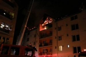 ACUM – INCENDIU în PITEȘTI! Un APARTAMENT este în FLĂCĂRI