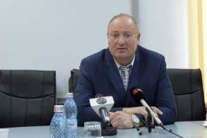 Gargară cu apă: Conducerea ABA Crişuri nu lămureşte achiziţiile făcute netransparent şi fără licitaţii