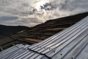 Acoperiş smuls de vânt, în Miercurea Ciuc