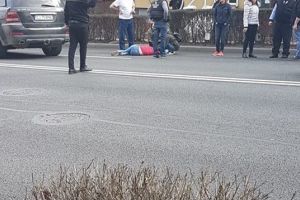 Adolescentă lovită de maşină în Zorilor. Traversa strada neregulamentar FOTO