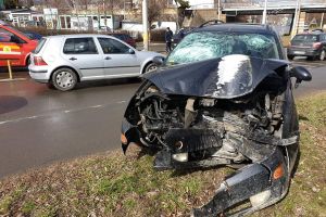 Accident pe strada Oaşului. A mers ”sanie” pe linia de tramvai