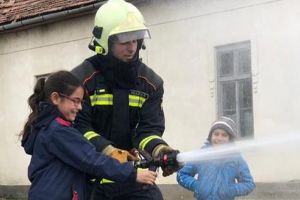 FOTO: Demonstraţii ISU pentru elevii din Iernut şi Cuci
