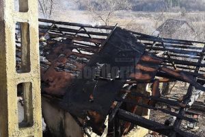 Zeci de incendii de vegetaţie uscată, în câteva zile