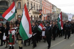 Marşul secuilor de la Târgu Mureş: „Autonomie!” şi „Să piară Trianonul!”