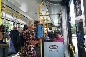 Amenzi pentru călătorii din autobuze care miros urât sau înjură