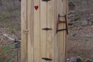 Amenzi USTURĂTOARE pentru românii cu WC în curte care au acces la canalizare dar nu se branseaza. Cum se poate evita totul