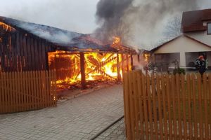 Incendiu puternic la un imobil din Giarmata Vii