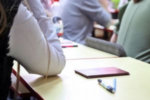 Elev eliminat în Timiş, la simularea Evaluării Naţionale. I-a sunat telefonul în timpul probei