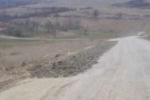 Un nou drum de piatră din Timiş va fi asfaltat. Lucrările între Valea Lungă Română şi Cliciova vor fi gata anul acesta