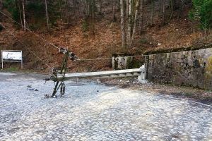 Rafalele de vânt au lăsat fără curent electric şase localităţi băcăuane