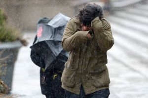 Vânt, ploaie şi ninsori în toată ţara