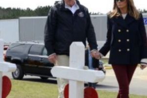 Cine este în fotografie? Teoreticienii conspiraţiei afirmă cu tărie că avem de-a face cu „FakeMelania”. Foto în articol