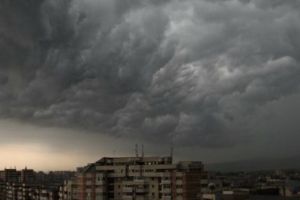 ALERTĂ în Bucureşti EMISĂ de Primărie. CARTIERELE care vor fi AFECTATE de FURTUNĂ