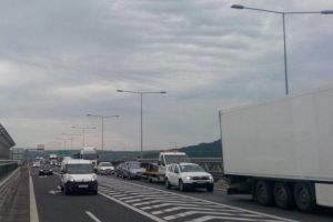 Trafic reluat pe A1 Bucureşti – Piteşti după ce circulaţia a fost oprită din cauza unui incendiu