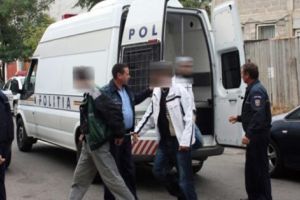 POLIŢISTĂ lovită în figură, SCANDALAGII anchetaţi pentru ULTRAJ!