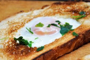 Ou prăjit în pâine