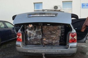 Gorjeni acuzaţi de contrabandă. Prinşi cu mii de pachete de ţigări!