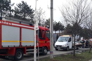 Accident pe str. Libertăţii din Bistriţa. Un bărbat a fost dus la spital