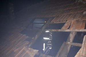 TRAGEDIE în judeţul Arad! Un bătrân A MURIT în casă, după ce imobilul a fost CUPRINS DE FLĂCĂRI (GALERIE FOTO)