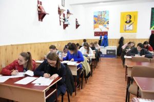 Peste 850 de absenţi la prima probă a simulării evaluării naţionale