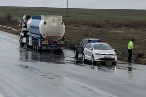 Accident rutier pe DN2A in afara localitatii Crucea, judetul Constanta. Un barbat a fost ranit (galerie foto) 