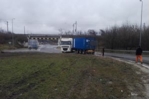 Accident rutierla intrarea pe Autostrada Soarelui in zona Cernavoda. Un sens giratoriu este blocat (galerie foto)