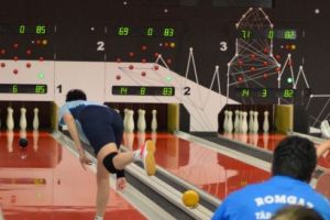 Echipele feminine de popice ţintesc titlul la ambele categorii