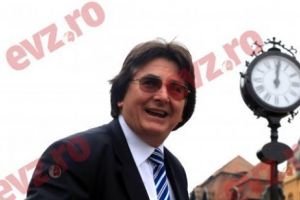 Robu a dat-o afată pe şefa Serviciului Creşe în timpul conferinţei de presă 