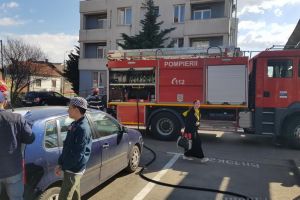 Lipsa de educaţie poate ucide: Un fumător a provocat un incendiu în spatele blocurilor ANL Decebal, lângă Poliţia de Frontieră (FOTO / VIDEO)