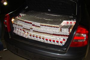 Poliţia Satu Mare, pe urmele contrabandiştilor. Maşină blindată cu ţigări, oprită în trafic