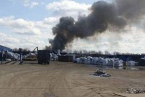 Incendiu de proporţii în Timişoara. Ro-Alert: Fumul gros poate pune în pericol sănătatea populaţiei. FOTO