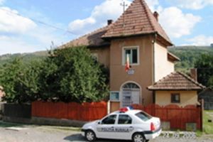 O localnică din Zetea, a anunţat poliţia că i-a dispărut maşina din faţa casei