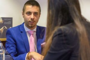 Tineri care merg la vot…