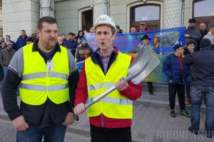 Protest la Ştei din cauza stării DN 76: Oamenii se tem că nu vor apuca să vadă 