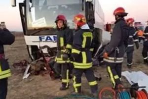 Accident grav în care a fost implicat un autocar. Mai multe victime. Breaking news