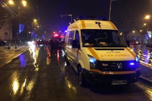 Tânără la spital după ce a traversat strada prin loc nepermis şi a fost lovită de maşină, la Timişoara