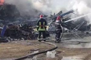 Alertă în România! Incendiu puternic. Pompierii intervin în forţă