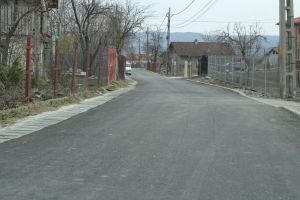 Primăria Râmnicu Vâlcea continuă reabilitarea străzilor din zonele limitrofe ale municipiului